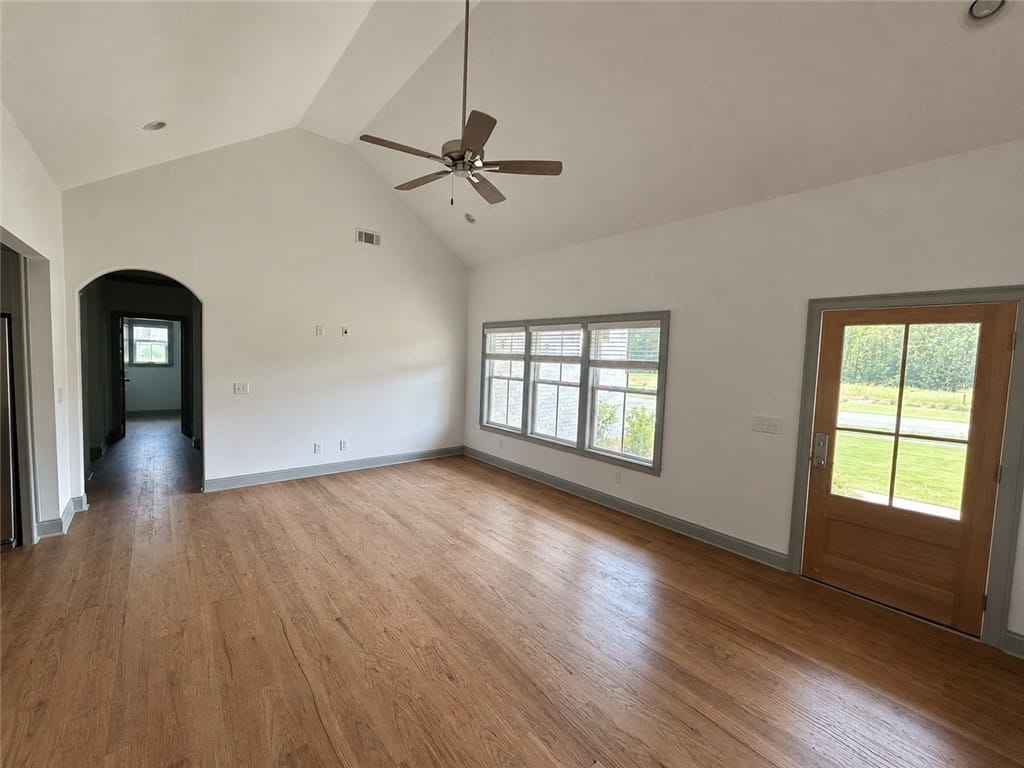 3263 PEPPERMILL, Opelika, AL, 36801, A spacious living area with soaring vaulted ceilin