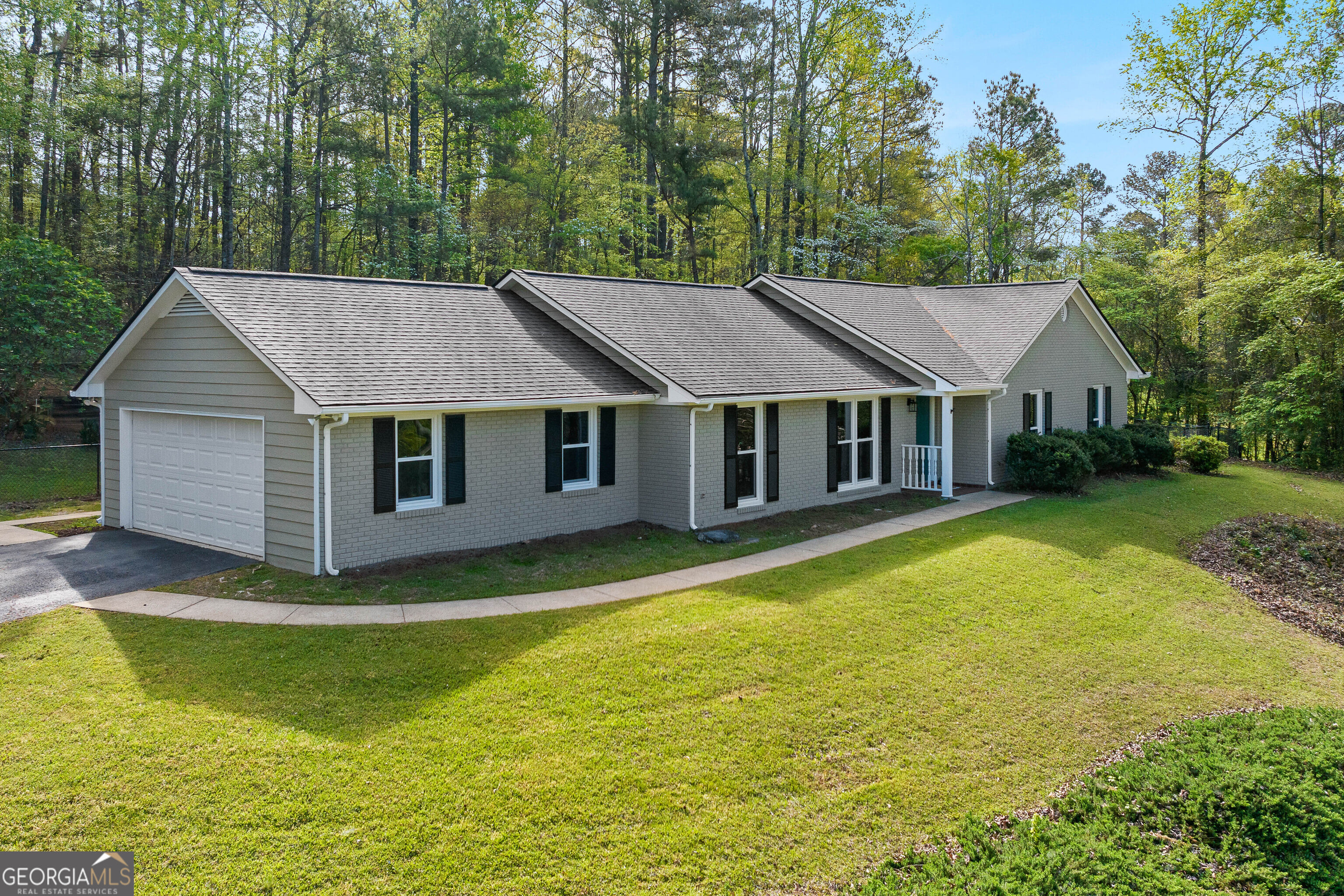 40 River Point Dr, LaGrange, GA 30240