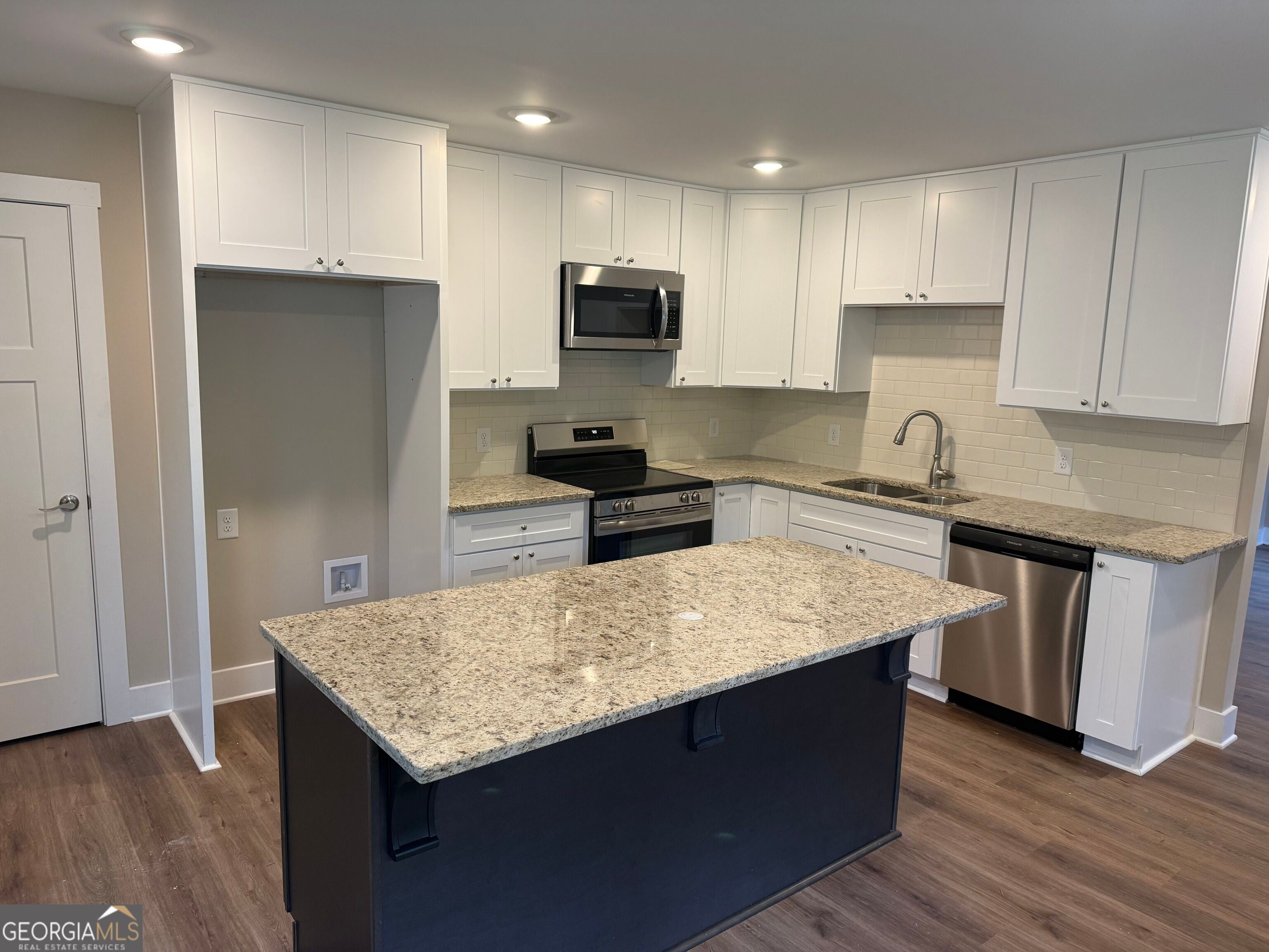 1108 E 7th St, West Point, GA 31833