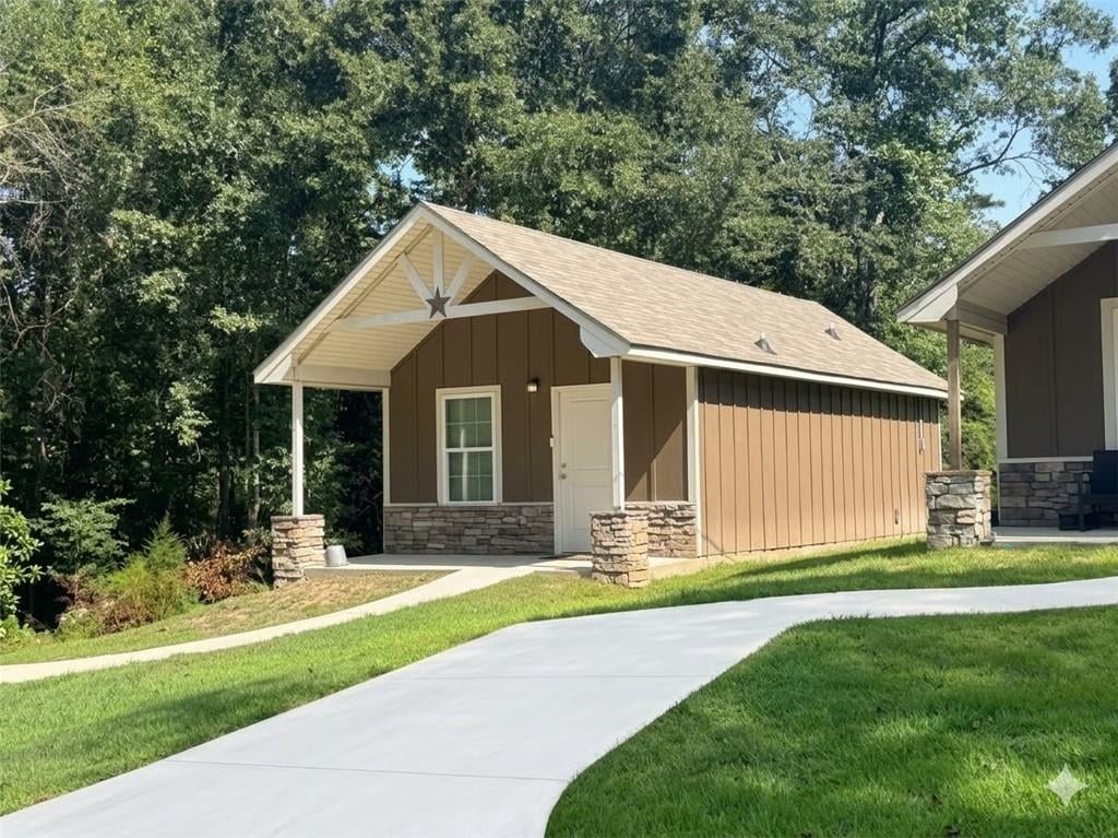 8 Edwina Dr, Phenix City, AL 36869