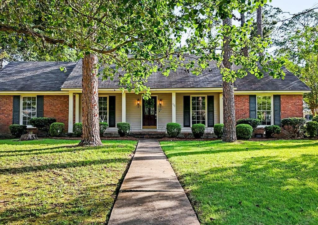 2322 Meadowbrook Ln, Albany, GA 31707