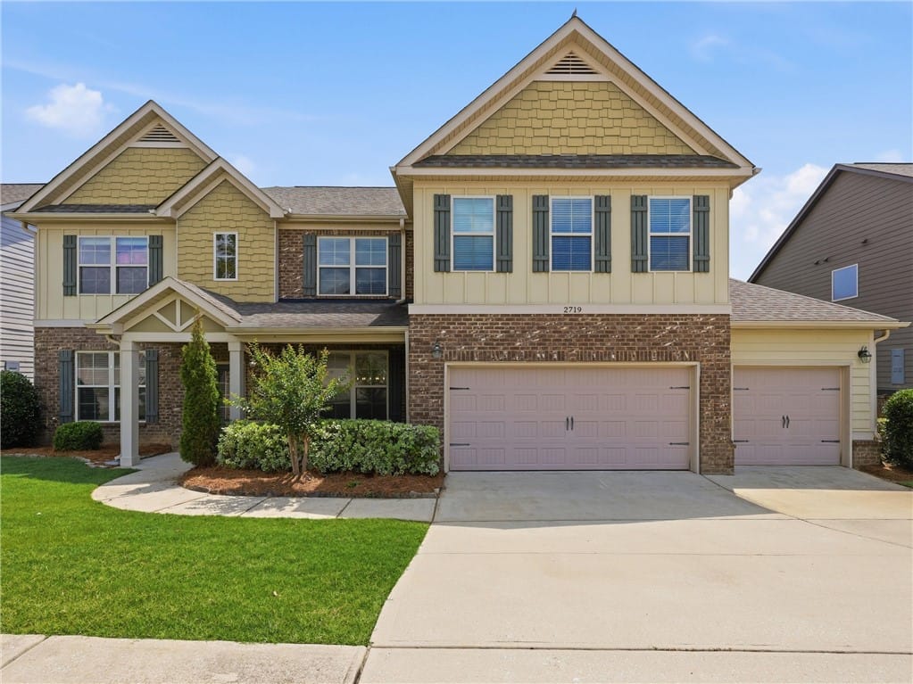 2719 Mimms Ln, Auburn, AL 36832, A well-maintained facade features a mix of brick a