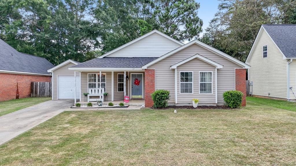 137 Danville Dr, Leesburg, GA 31763