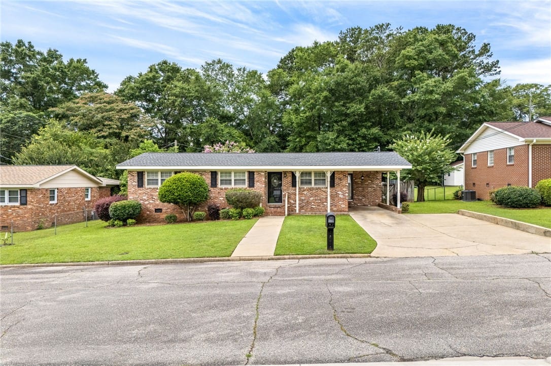 304 S 17th Ave, Lanett, AL 36863