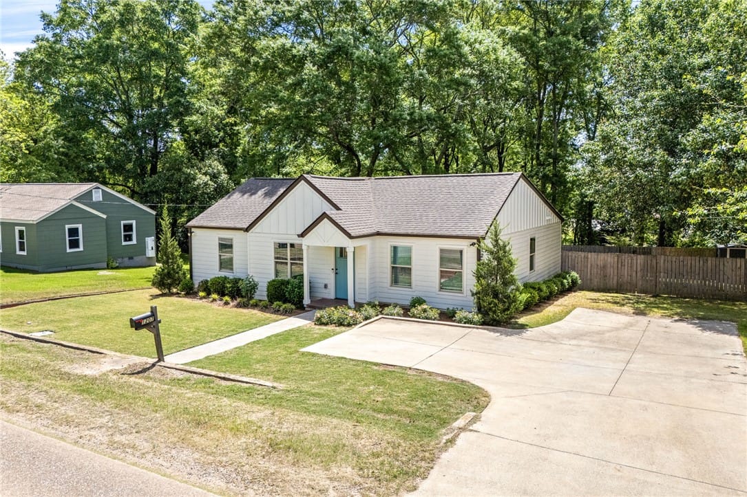 1207 Fitzpatrick Avenue, Opelika, AL, 36801 — Photo 2