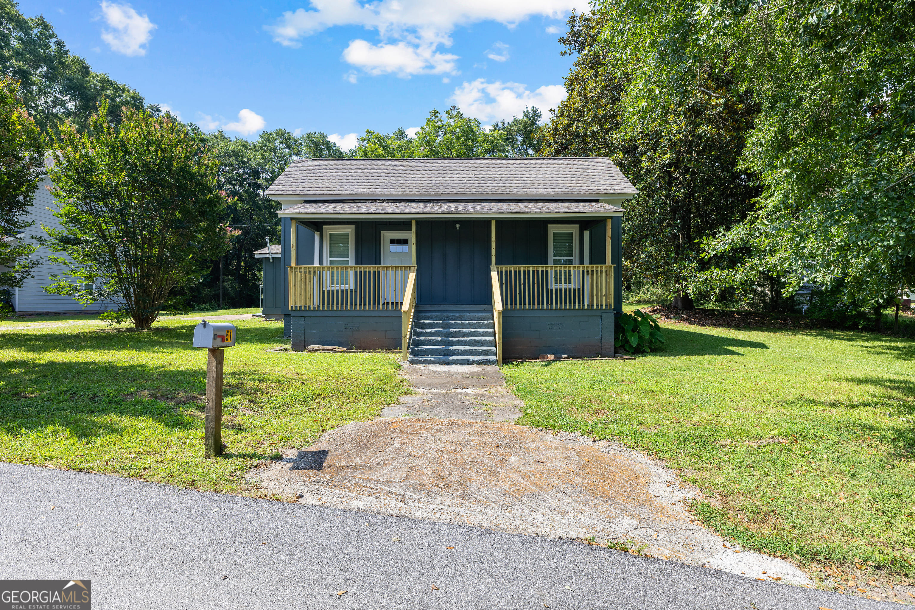 51 E Jones St, Newnan, GA 30263
