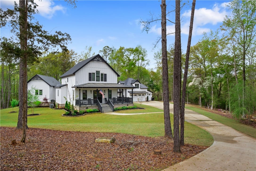 98 Waverly Way, Waverly, AL 36879, USA, Located along a winding drive, the house has a sta