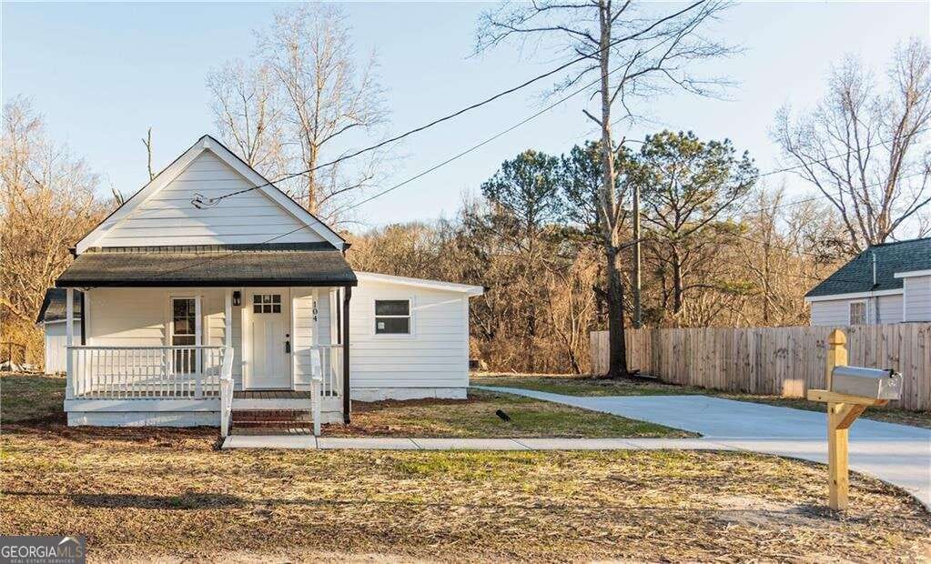 104 Sargent Kennon St, Newnan, GA 30263