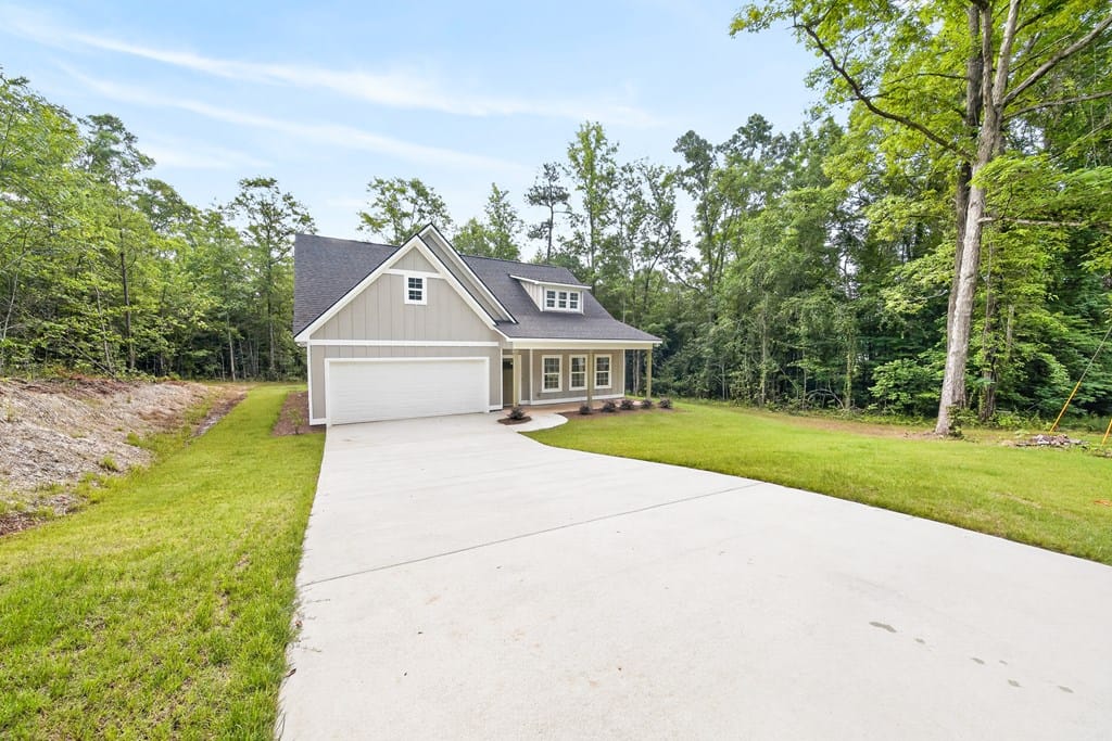 181 Twin Lakes Rd, Waverly Hall, GA 31831