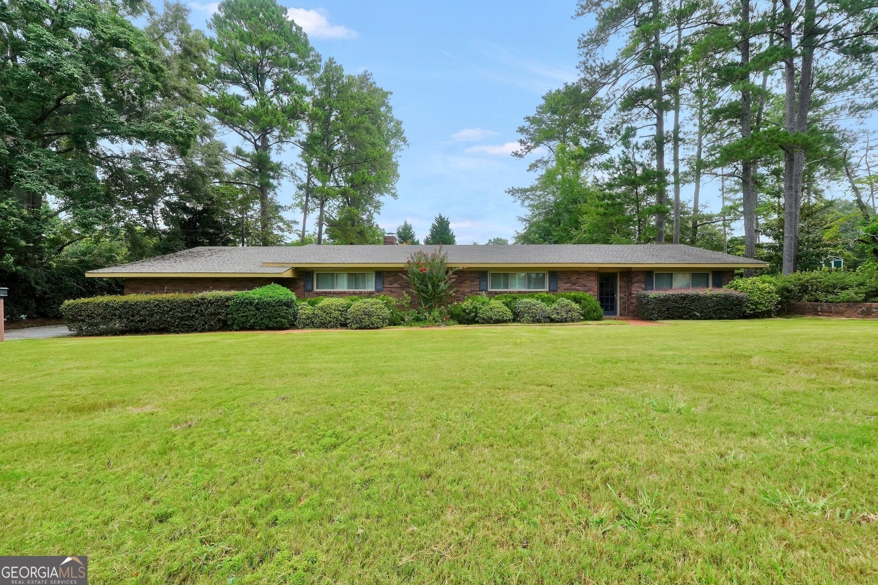 104 Woodlawn Pl, Thomaston, GA 30286