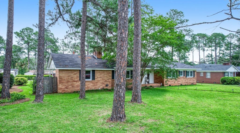 1902 Robinhood Rd, Albany, GA 31707
