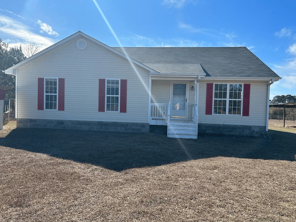 656 Bridle Path Ln, Box Springs, GA 31801