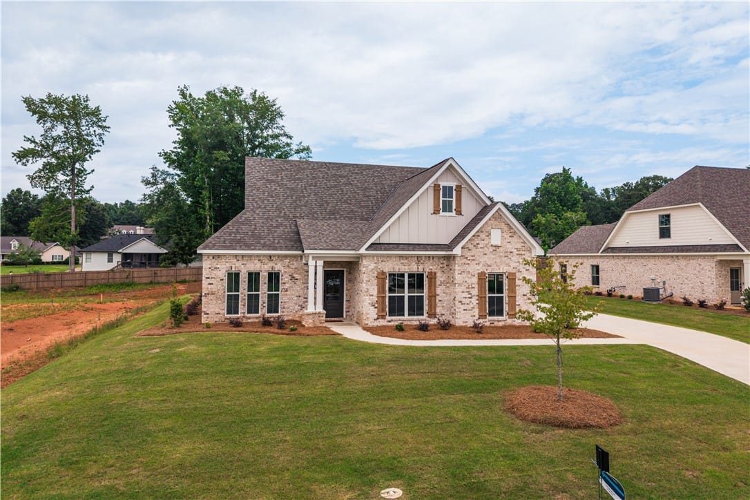 1935 Long Leaf Ln, Opelika, AL 36801