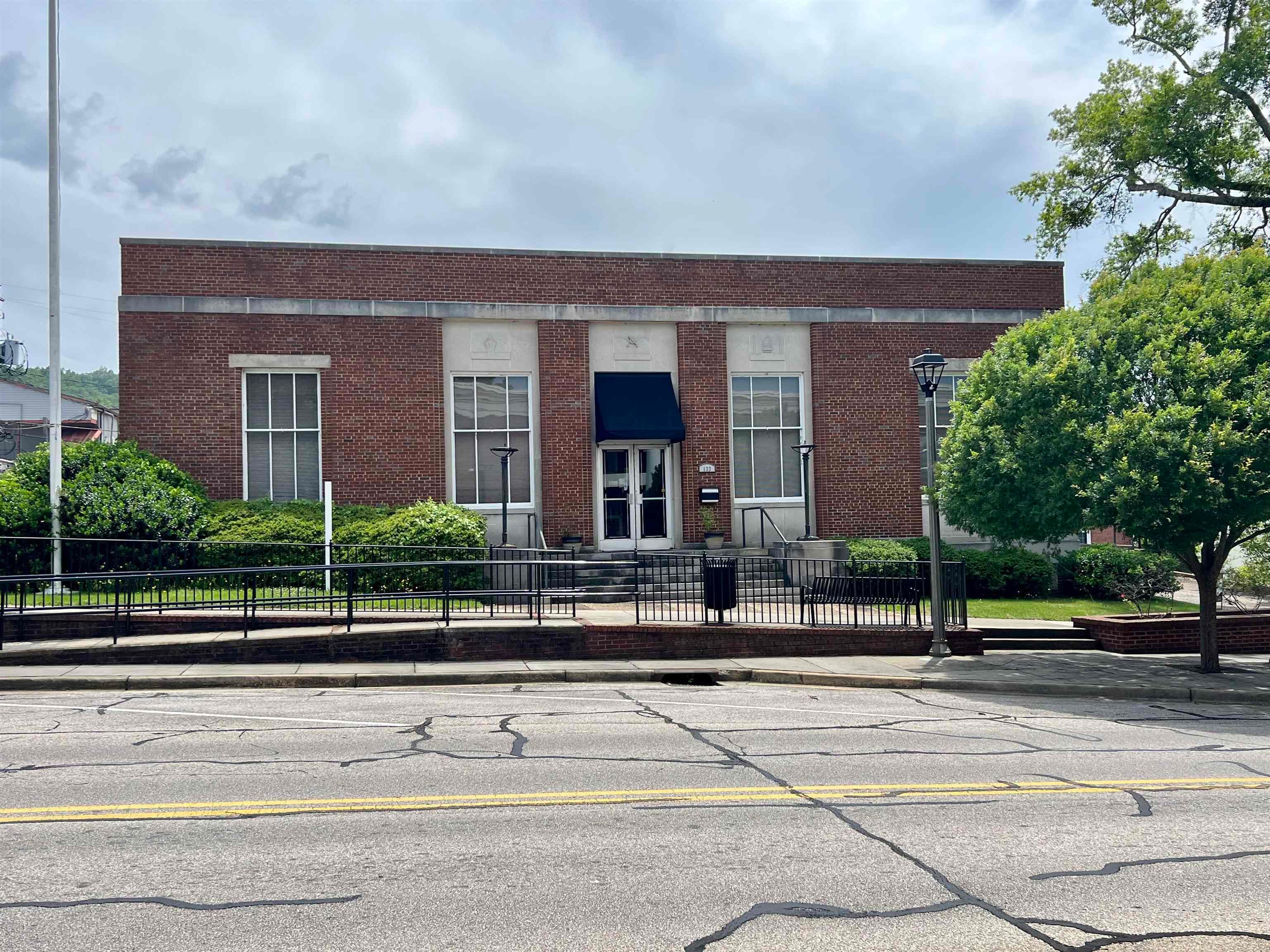 133 W Main St, Manchester, GA 31816