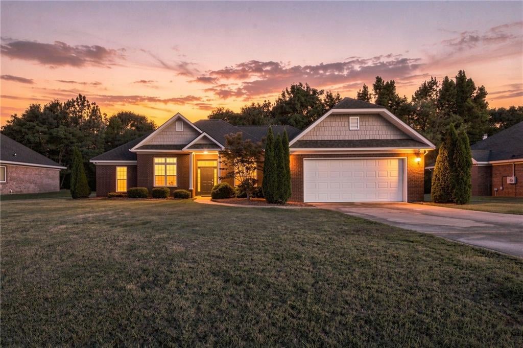 31 Ridgebrook Dr, Phenix City, AL 36869