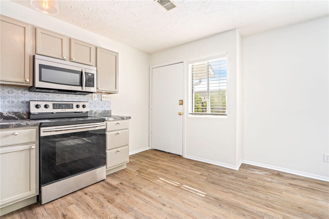 557 W Glenn Ave Apt B301, Auburn, AL 36832