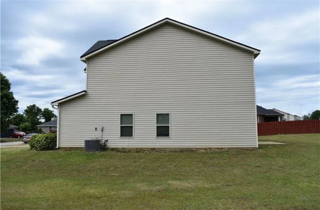 499 LEE ROAD 2126, Salem, AL, 36874, A well-maintained side profile of a two-story home