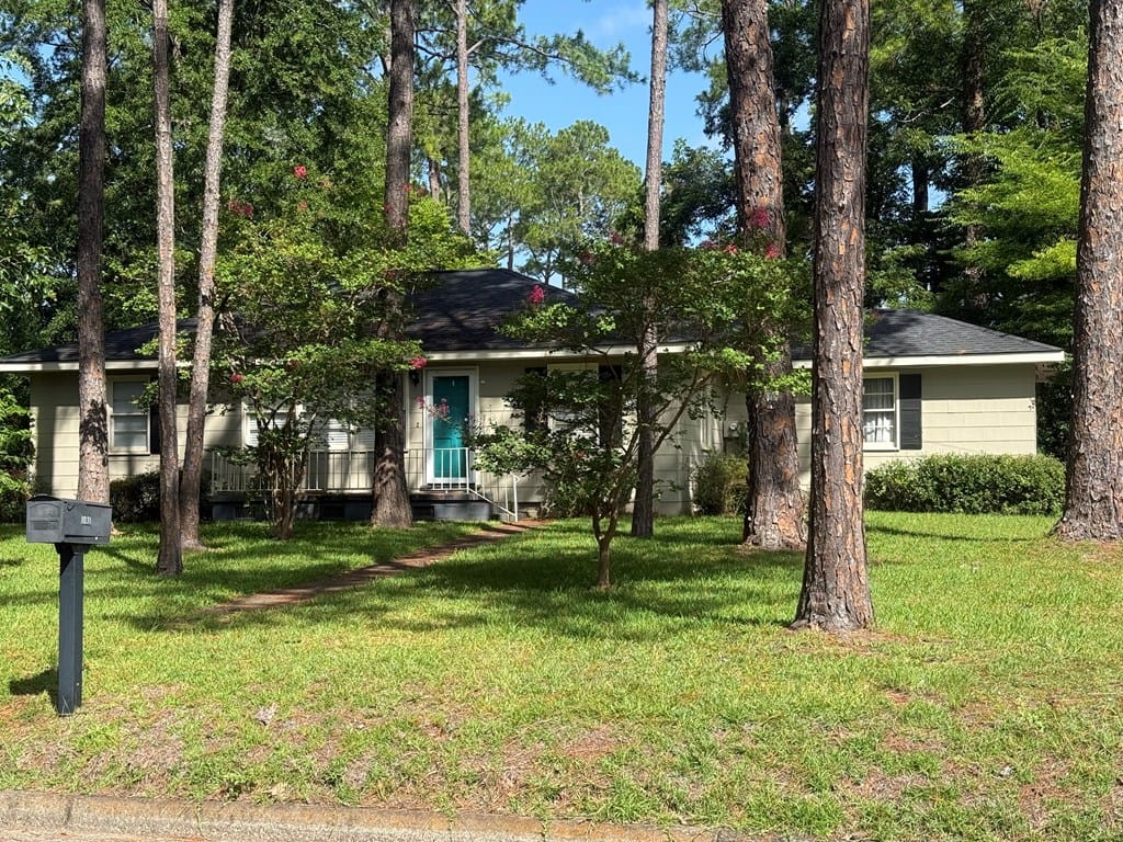 1031 Summit Dr, Albany, GA 31707