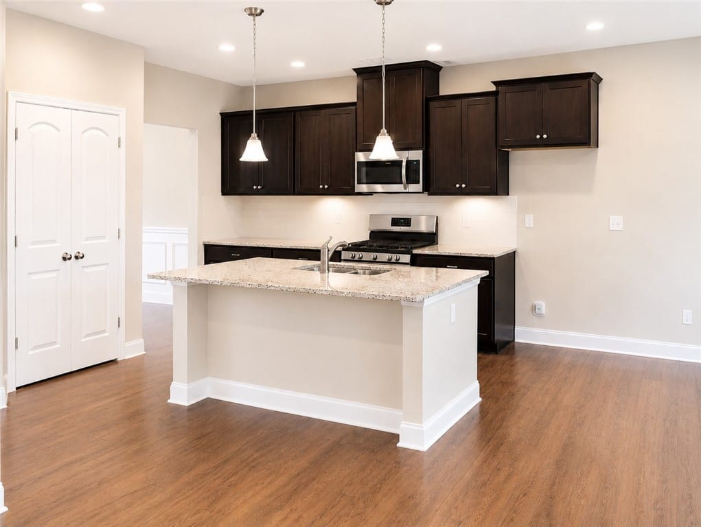 1207 Weatherford St, Auburn, AL 36830, The kitchen offers granite counters, an island, ga