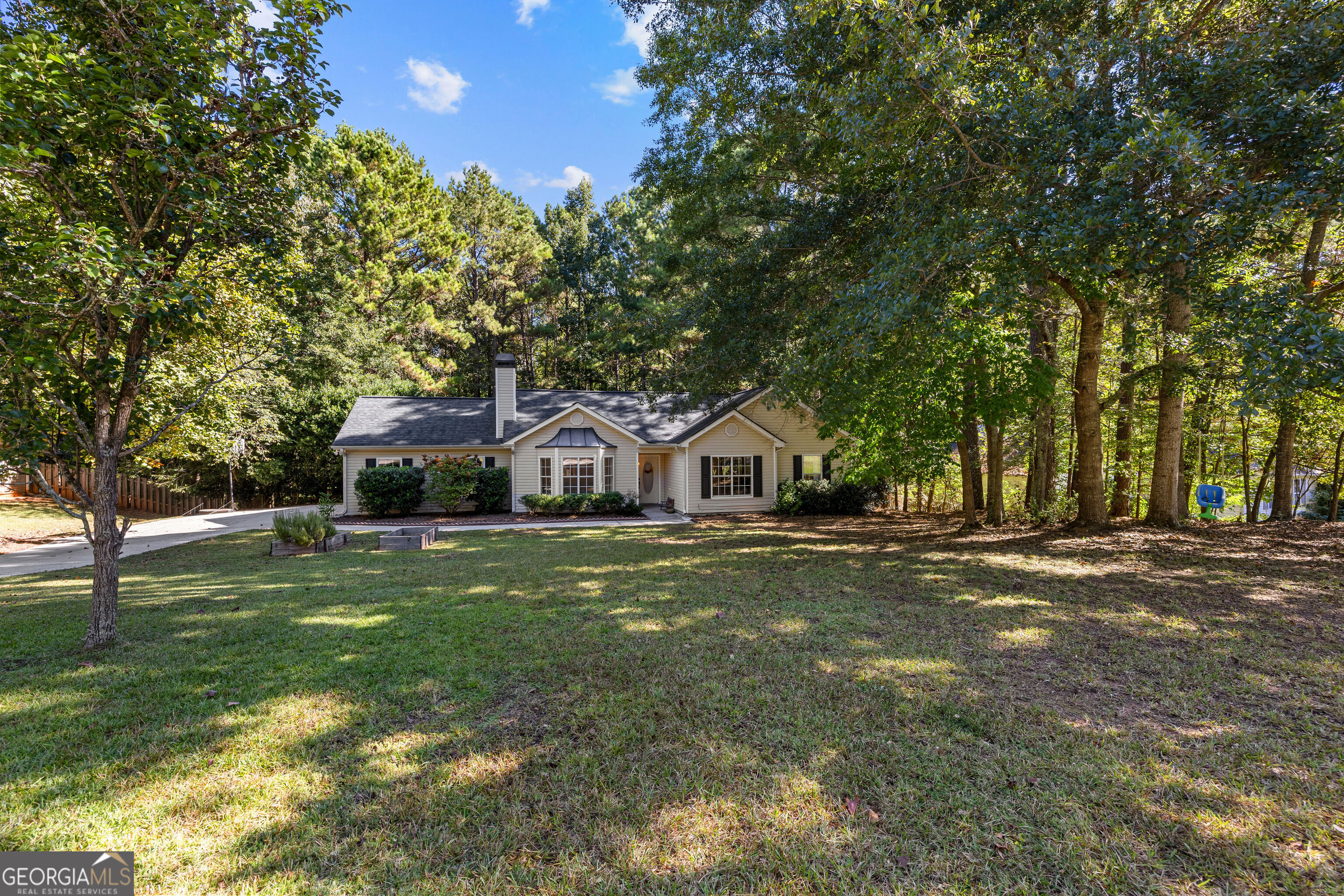 105 Paces Landing Dr, Newnan, GA 30263