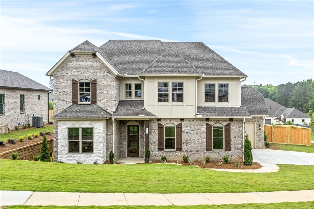 812 Summerlin Dr, Auburn, AL 36830