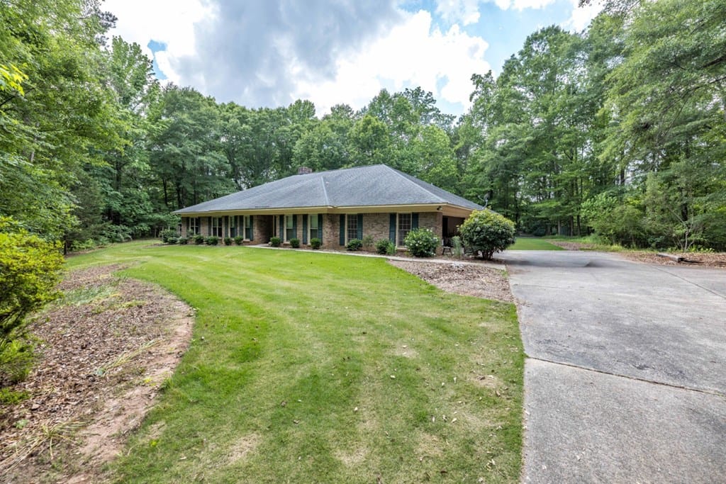9509 Chickasaw Ct, Columbus, GA 31904