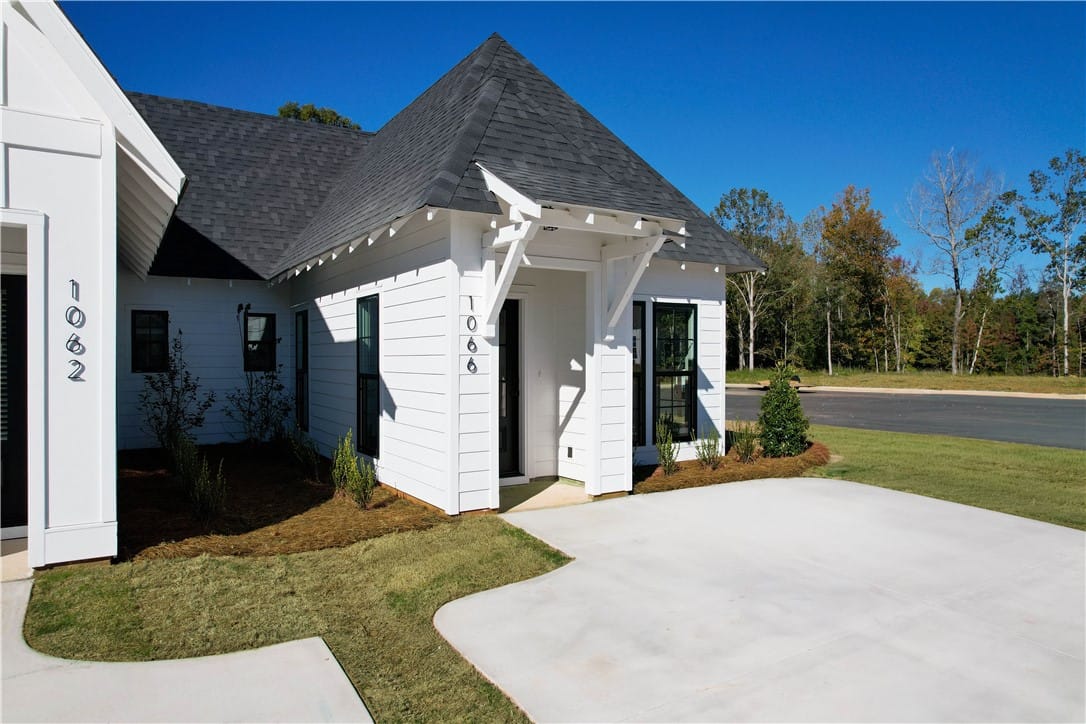 1066 HUNTERS, Opelika, AL, 36801