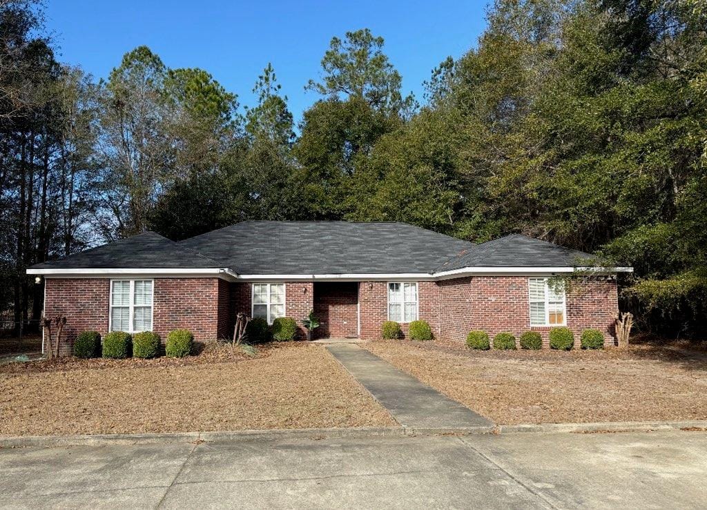 119 Edge Lake Dr, Leesburg, GA 31763
