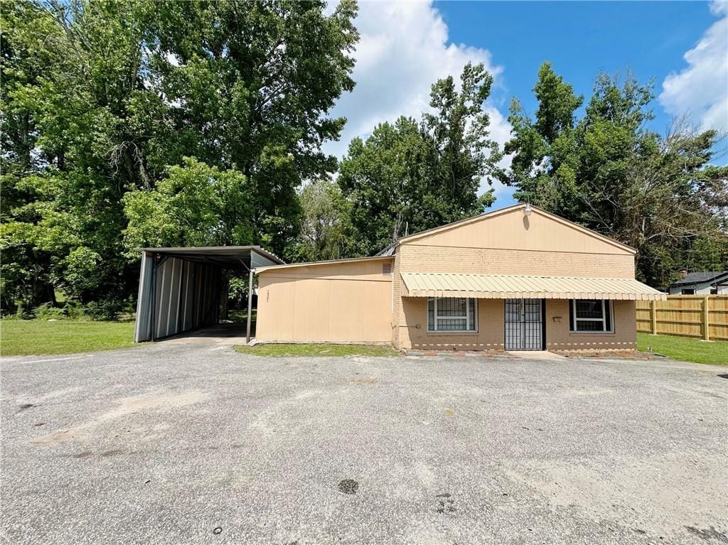 1521 Lee Rd 379, Smiths Station, AL 36877
