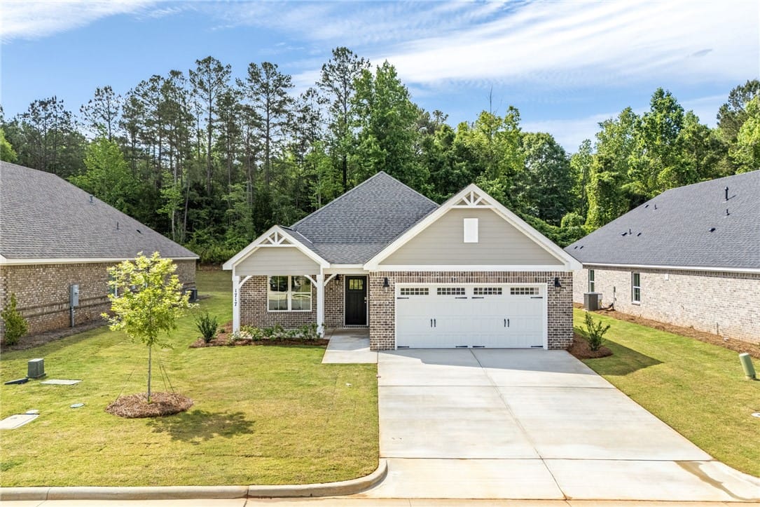 1717 Hidden Lks Dr, Opelika, AL 36801