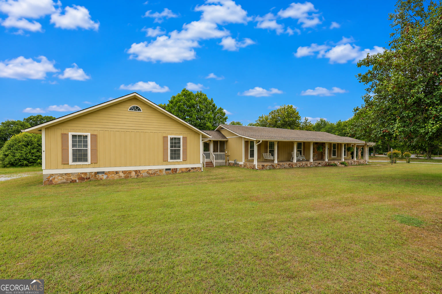 615 Fischer Rd, Sharpsburg, GA 30277