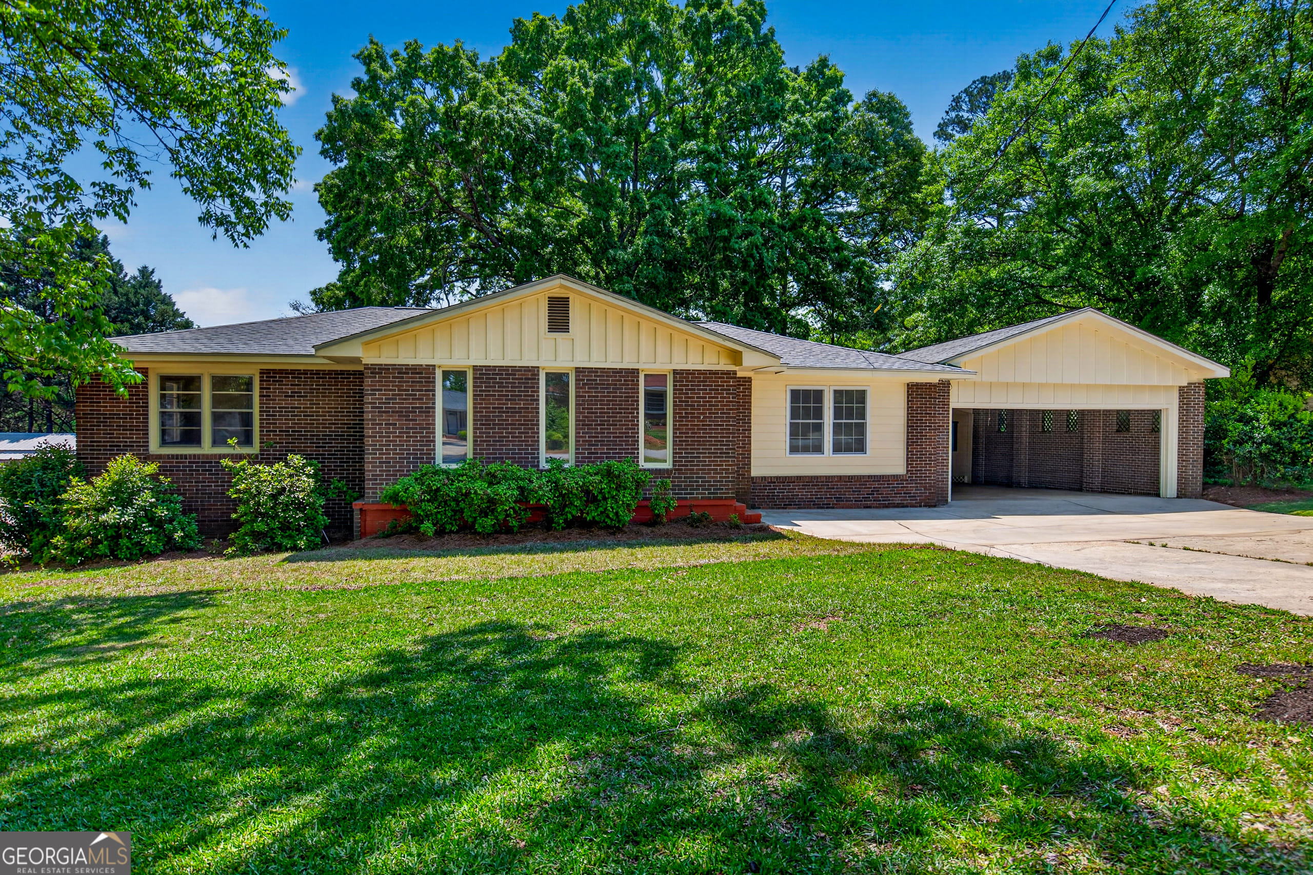 121 N Chilton Crescent, LaGrange, GA 30240
