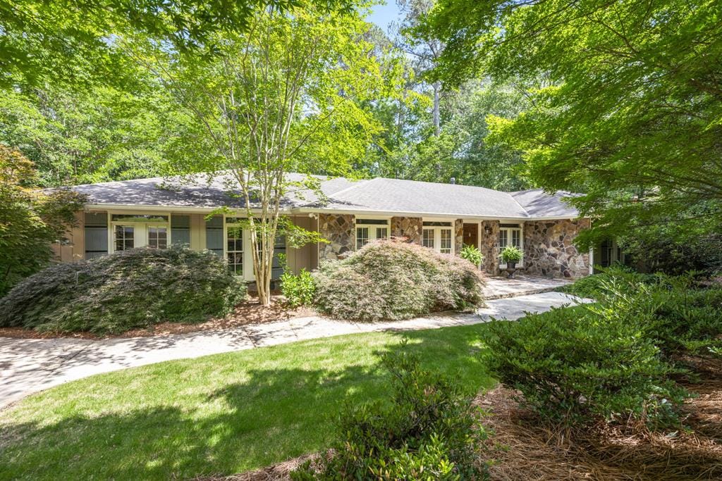 6724 Green Island Dr, Columbus, GA 31904
