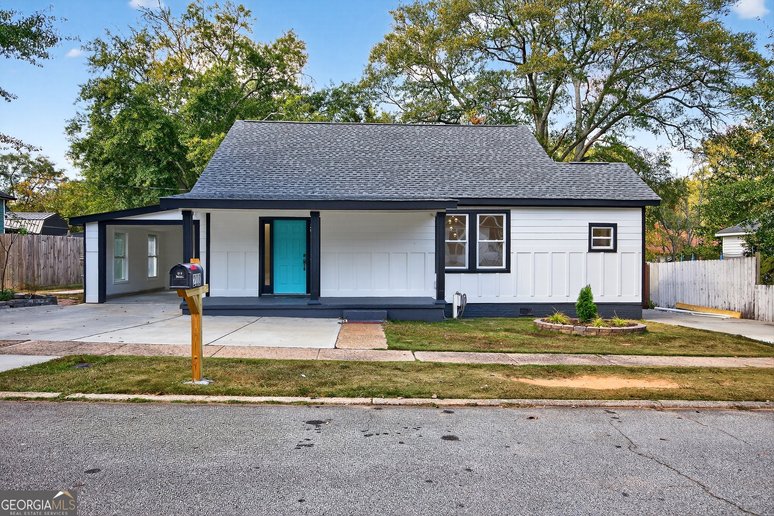 208 Royal Ave, Hogansville, GA 30230