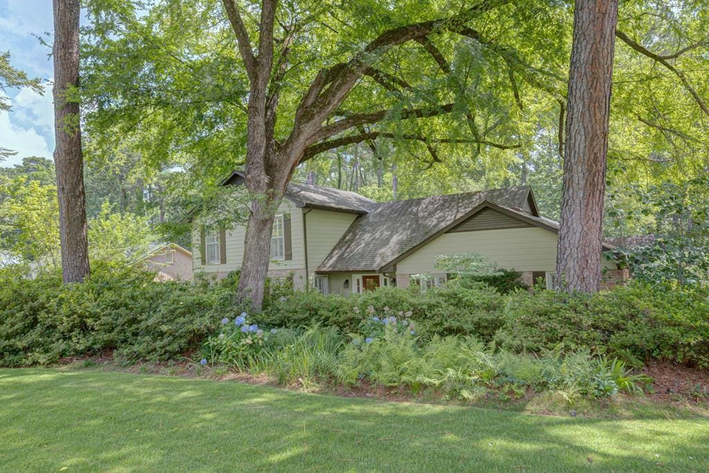 6080 Canterbury Dr, Columbus, GA 31909