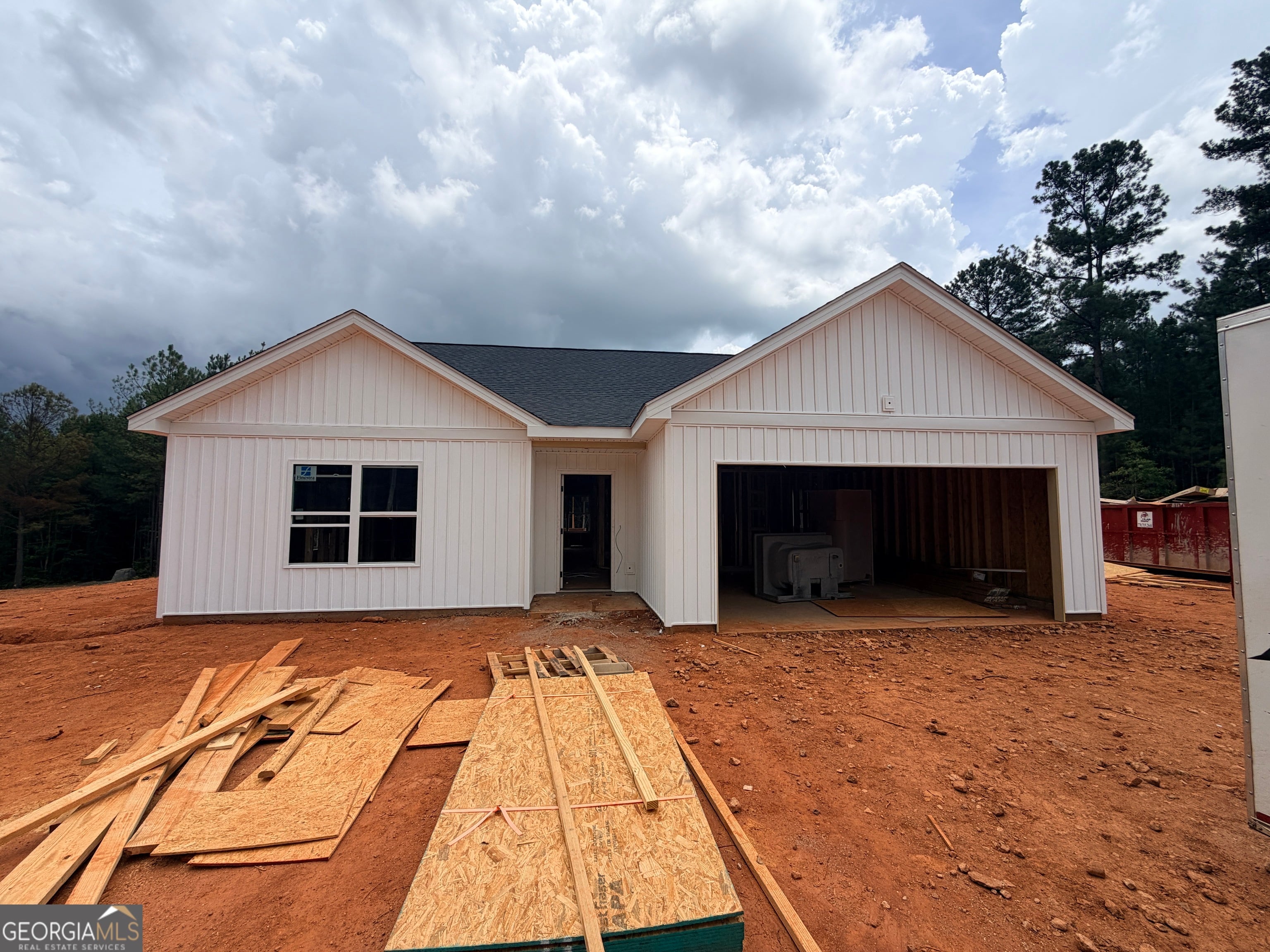 204 Indian Trl, Grantville, GA 30220