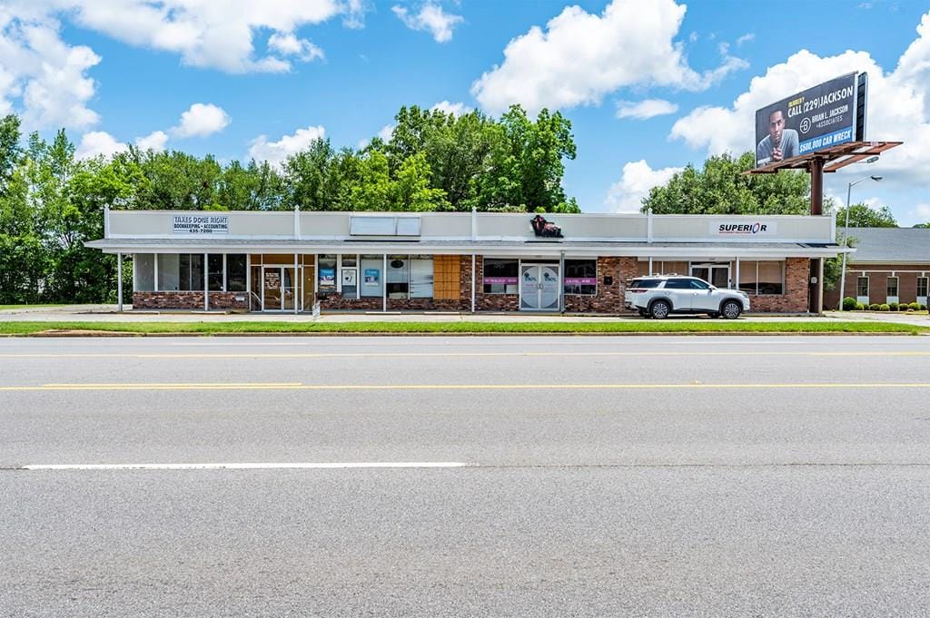 1509 Dawson Rd, Albany, GA 31707
