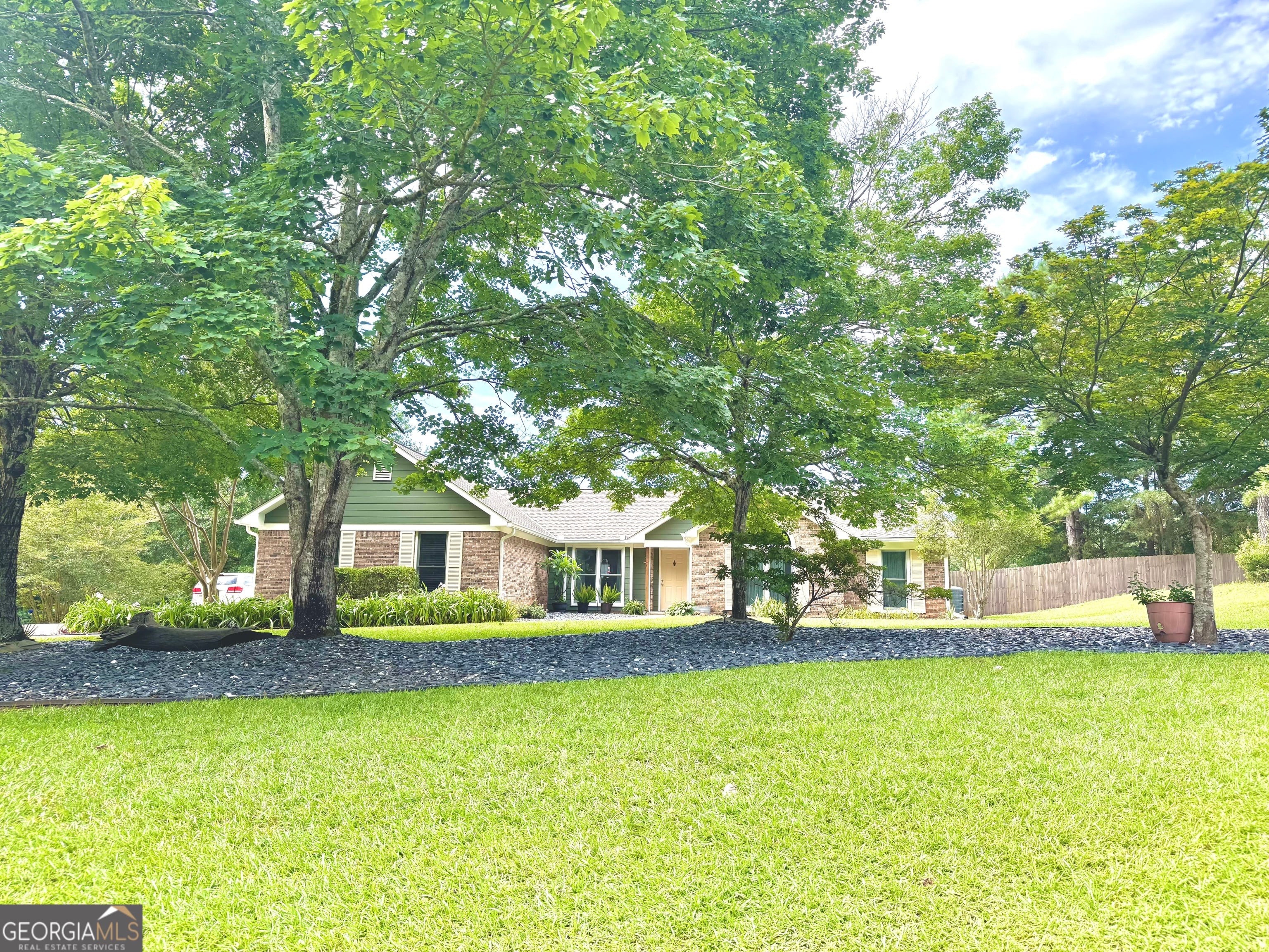 100 Huntcliff Ct, LaGrange, GA 30240