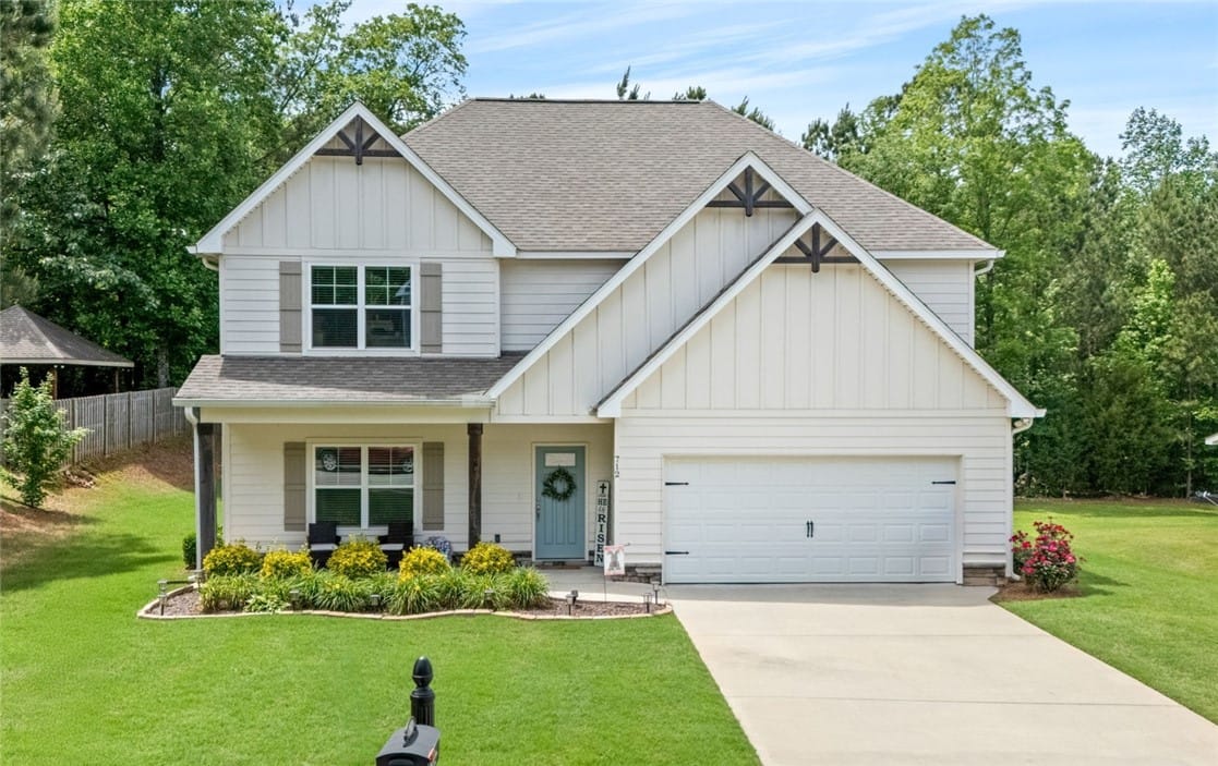 712 McDonald Dr, Opelika, AL 36801
