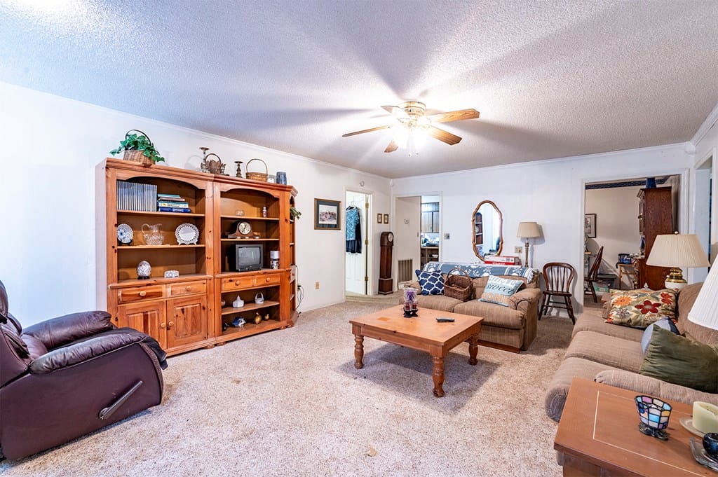 177 Pineridge Dr, Leesburg, GA 31763