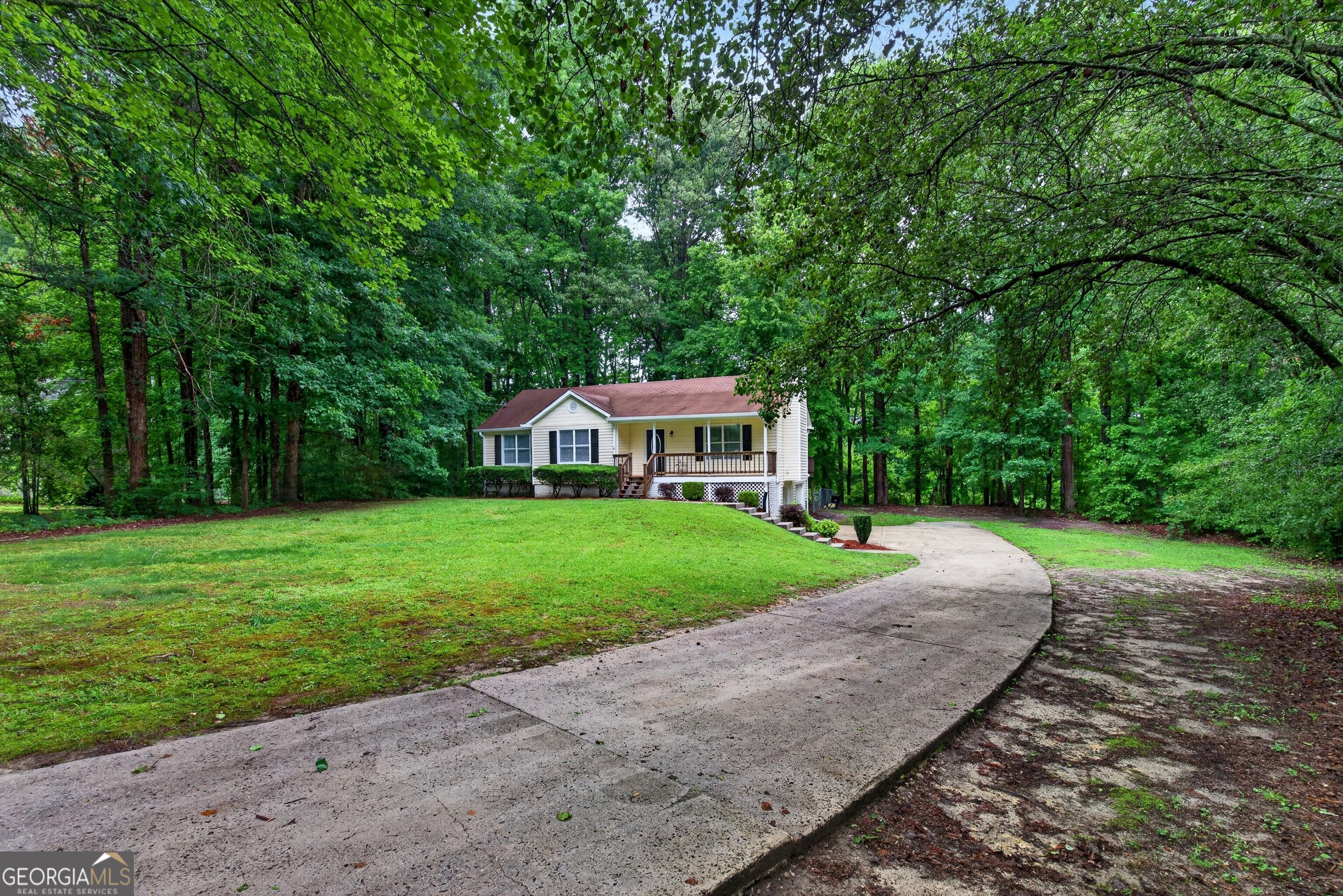 126 Doe Run Dr, Sharpsburg, GA 30277