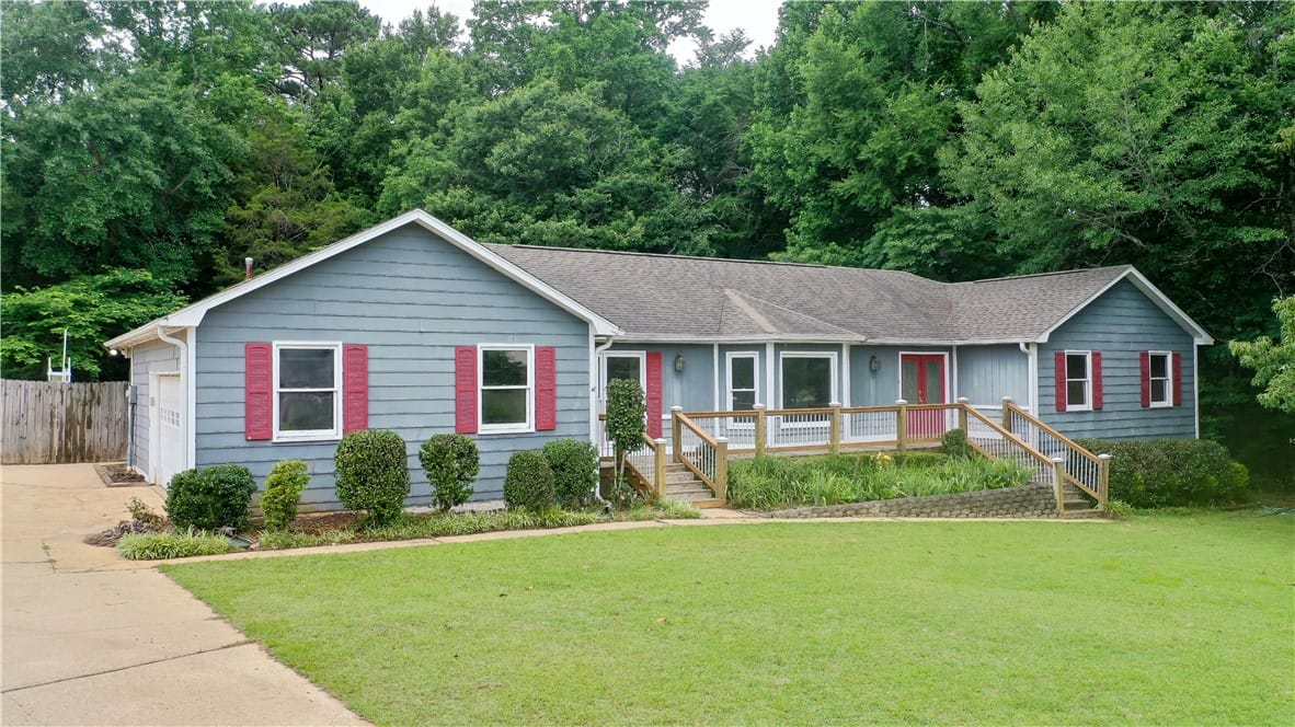 1812 Oak Bowery Rd, Opelika, AL 36801