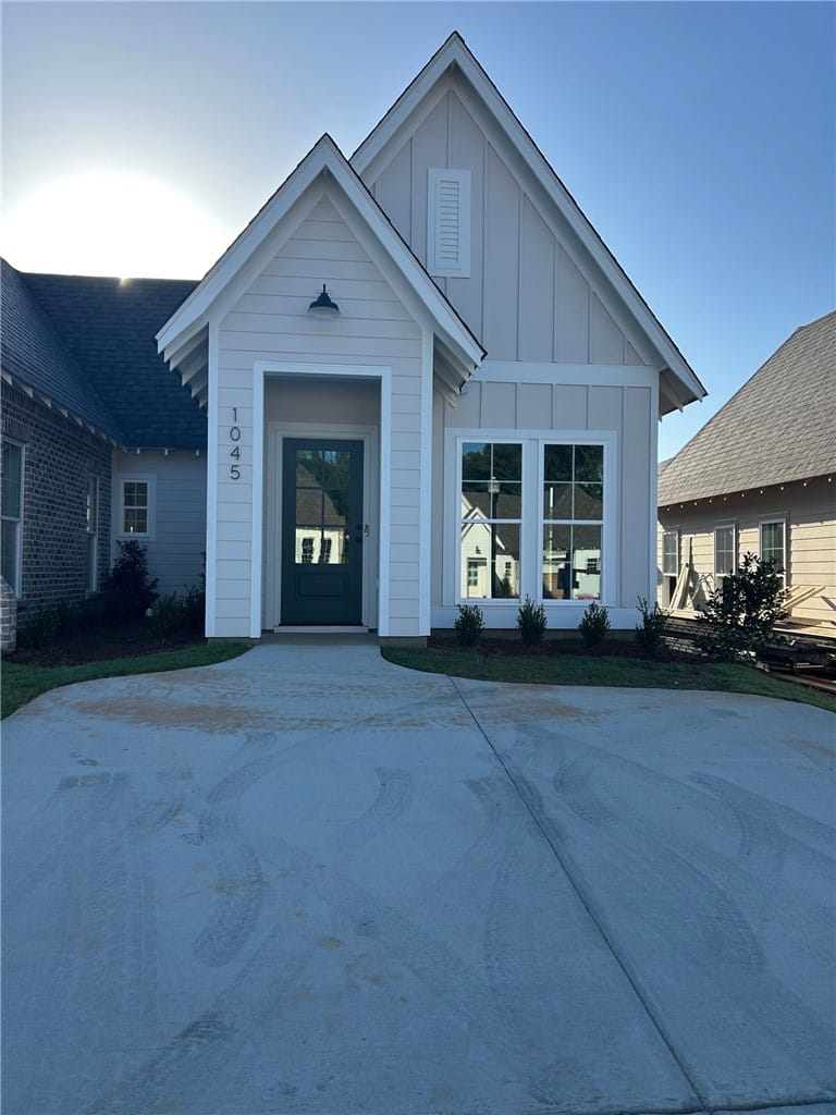 1045 HUNTERS, Opelika, AL, 36801