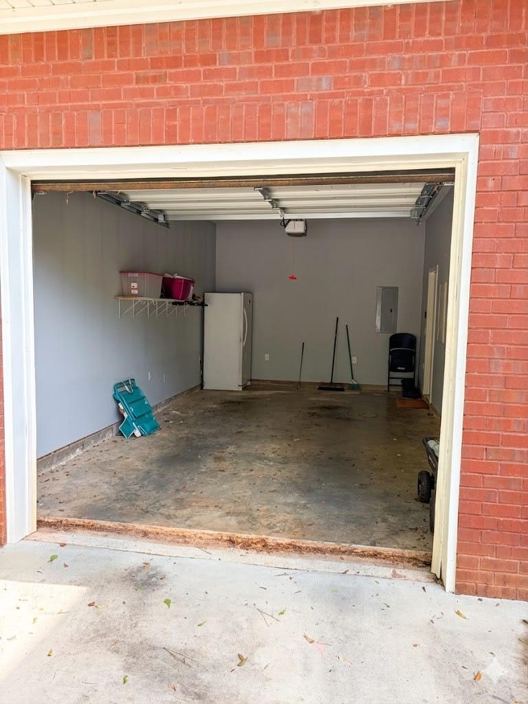 2706 Ridge Rd, Opelika, AL 36804, Secure parking or ample storage space within this