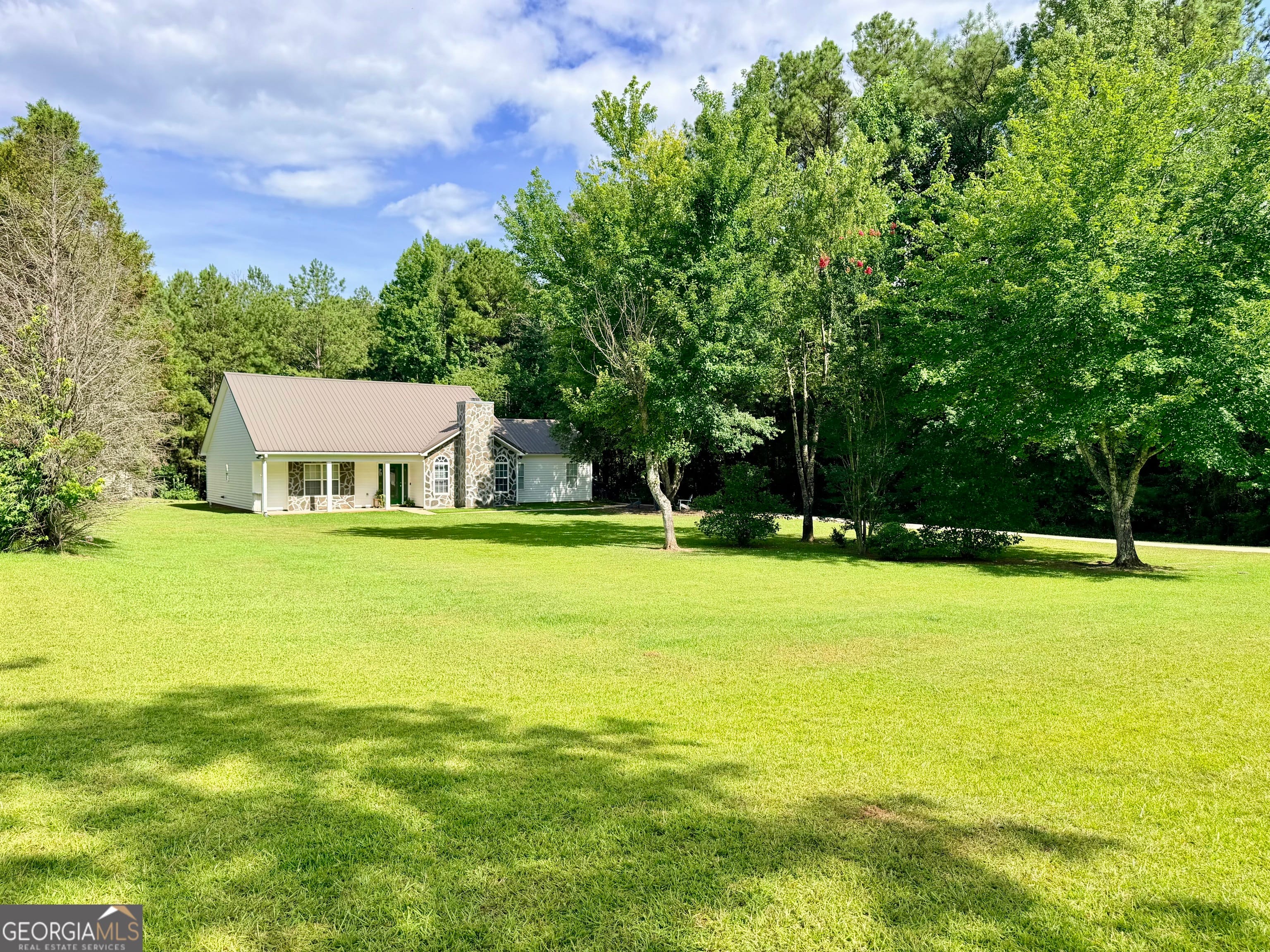 184 Lee Thompson Rd, Moreland, GA 30259