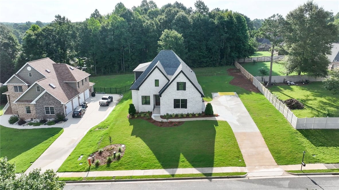 118 Coachmans Dr, Auburn, AL 36832, A striking white brick home with dark trim offers