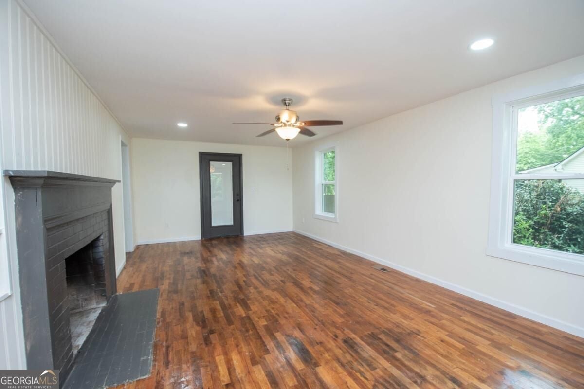 250 Lagrange St, Grantville, GA 30220