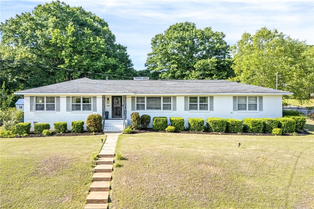 300 HIGHLAND, Opelika, AL, 36801 — Photo 1