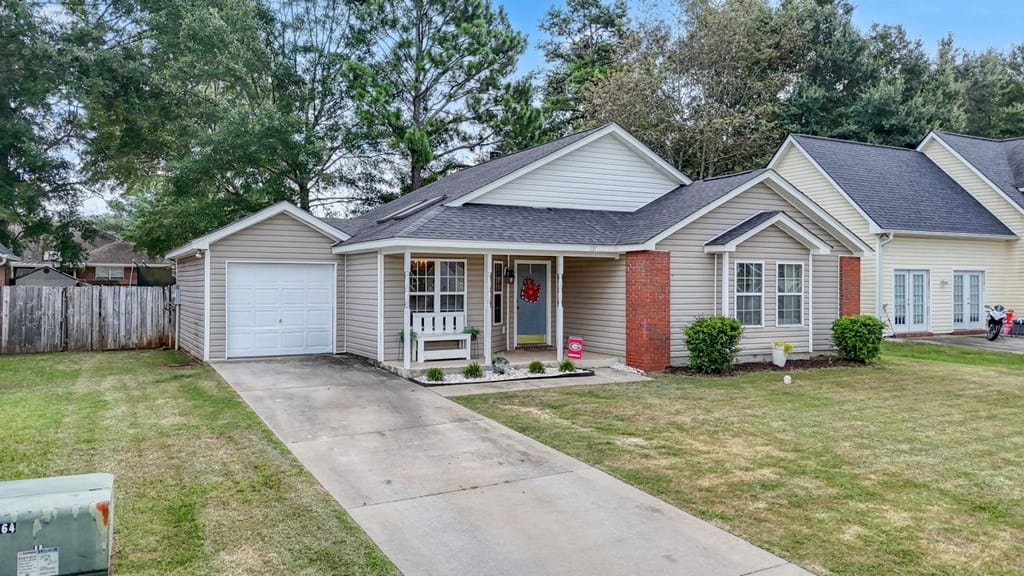 137 Danville Dr, Leesburg, GA 31763