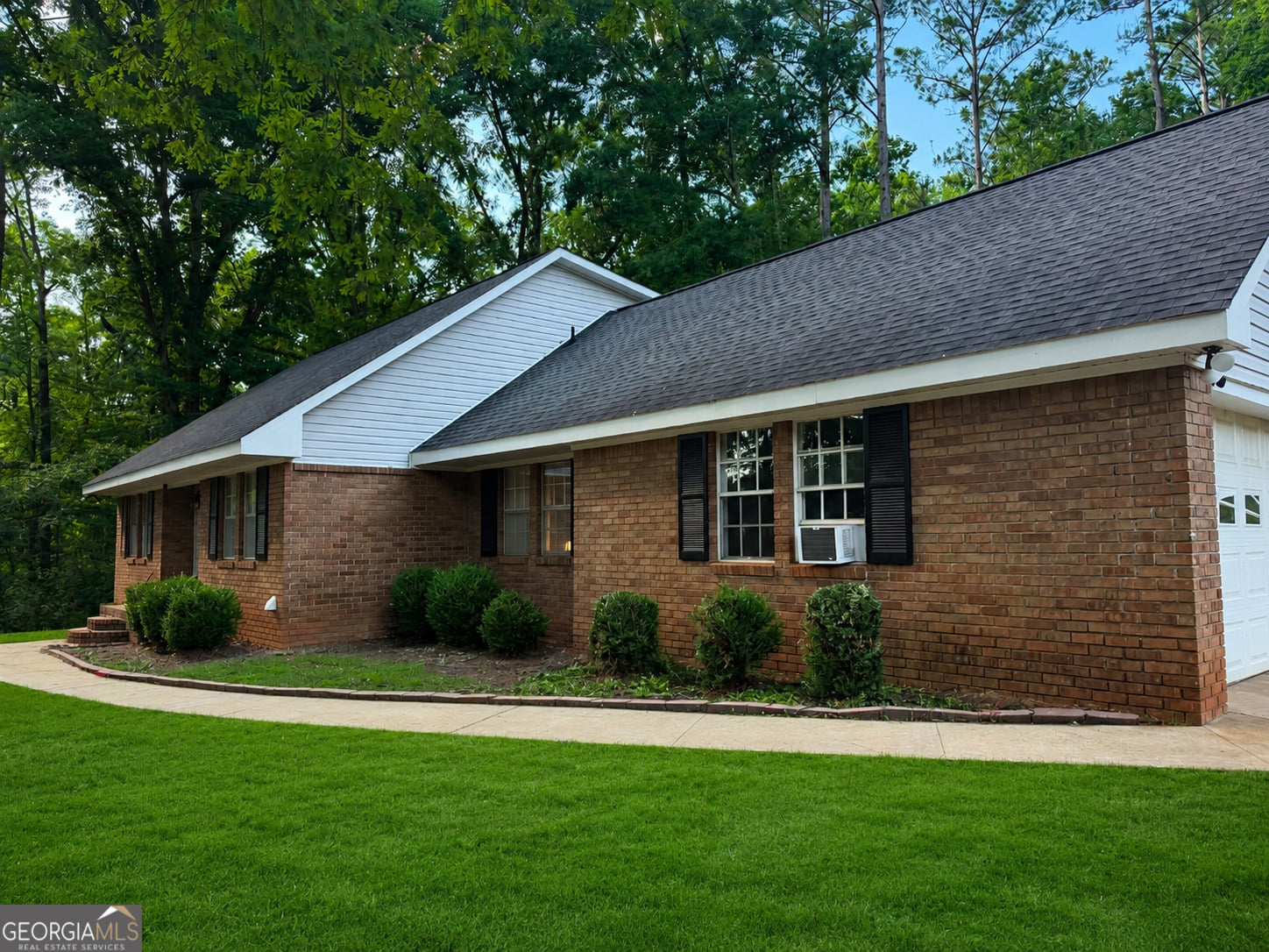 300 Cheyenne Dr, LaGrange, GA 30240